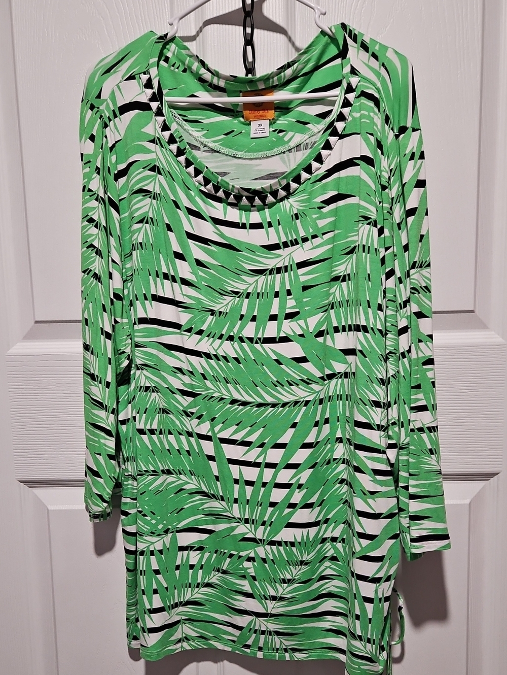 Ruby Rd. Green and White Palm-Print 3/4 Sleeve Tunic